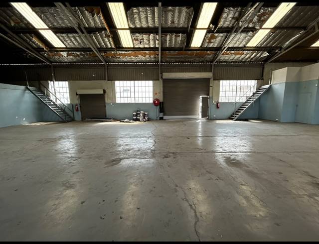 450M² WAREHOUSE TO LET IN WYNBERG